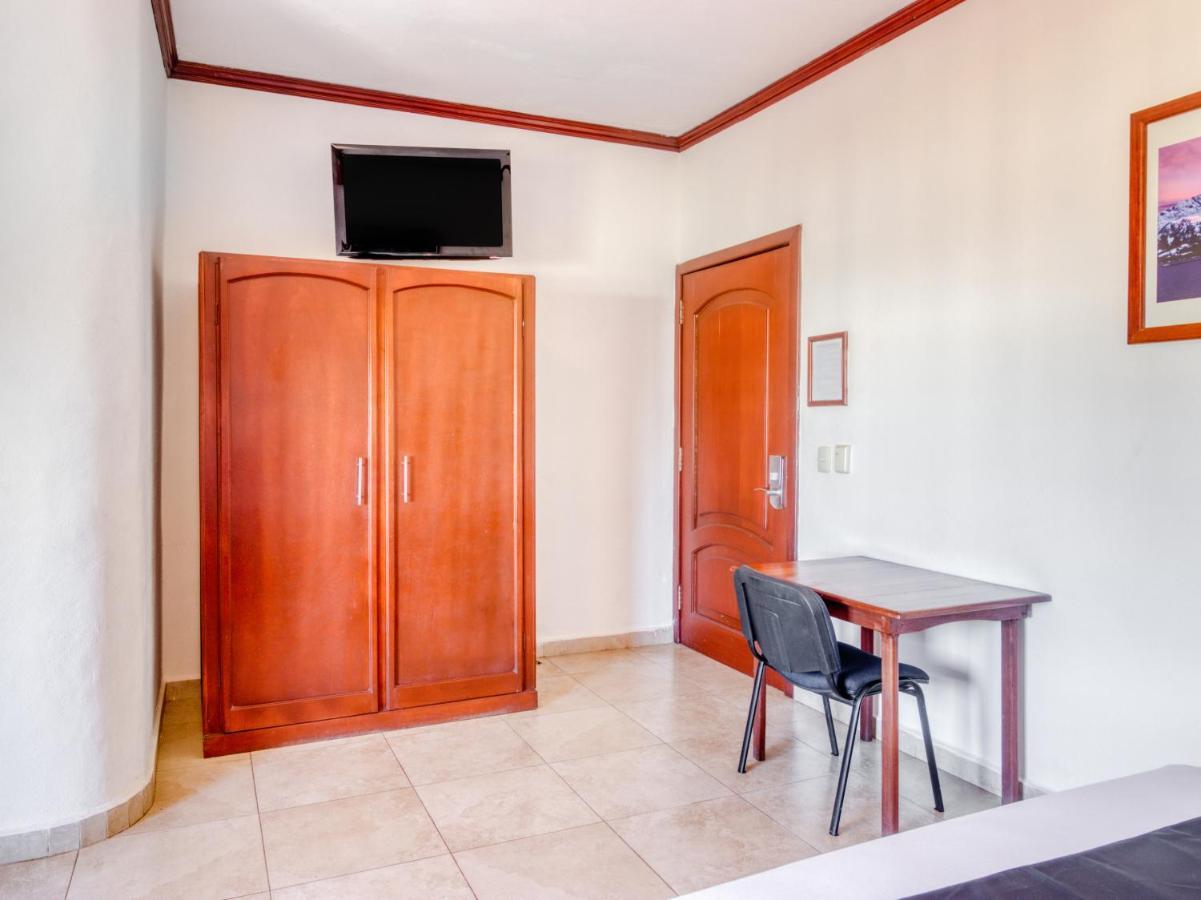 Monte Salerno Hotel & Suites Montemorelos Extérieur photo