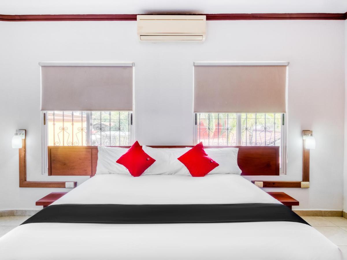 Monte Salerno Hotel & Suites Montemorelos Extérieur photo