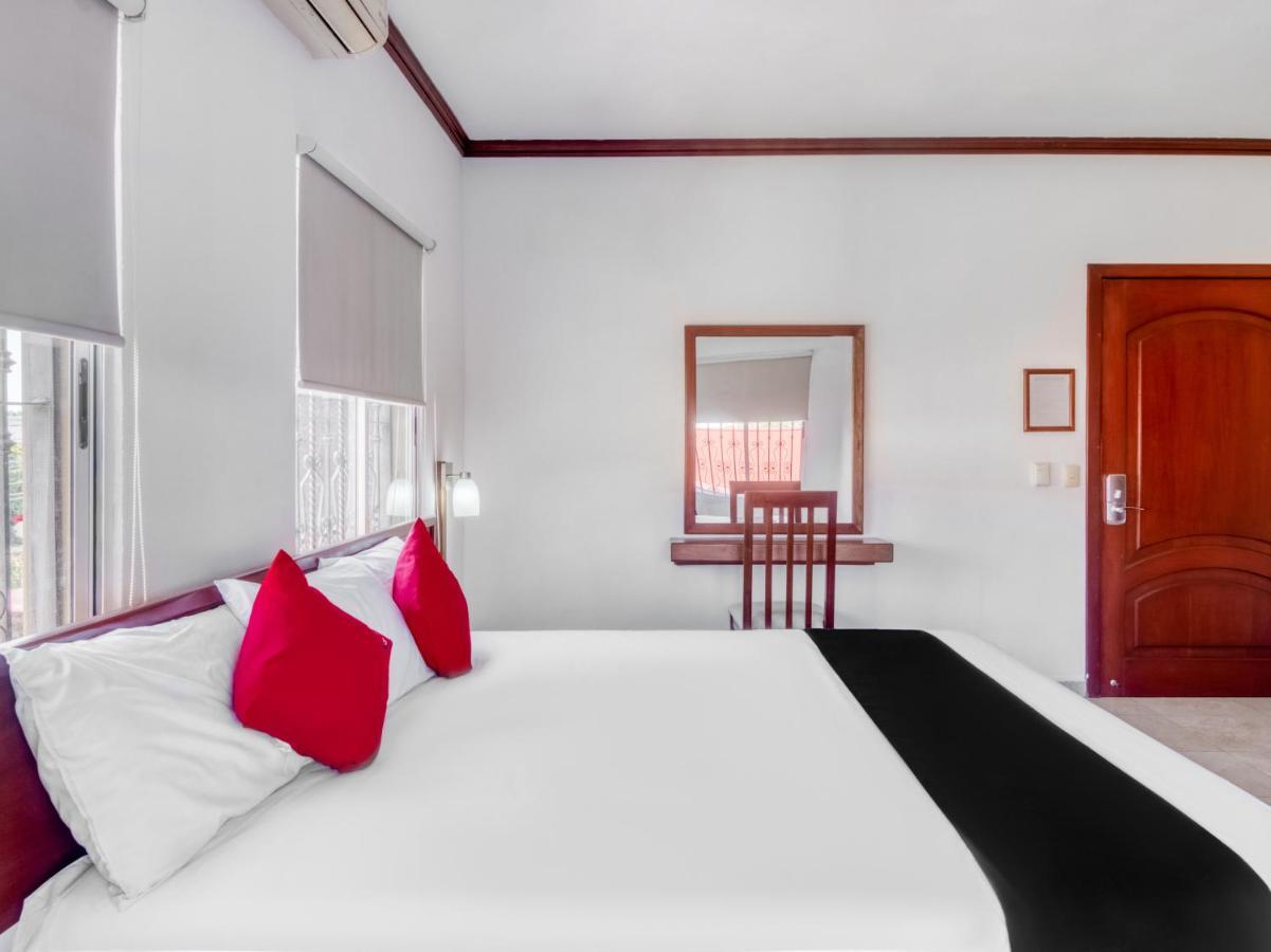 Monte Salerno Hotel & Suites Montemorelos Extérieur photo