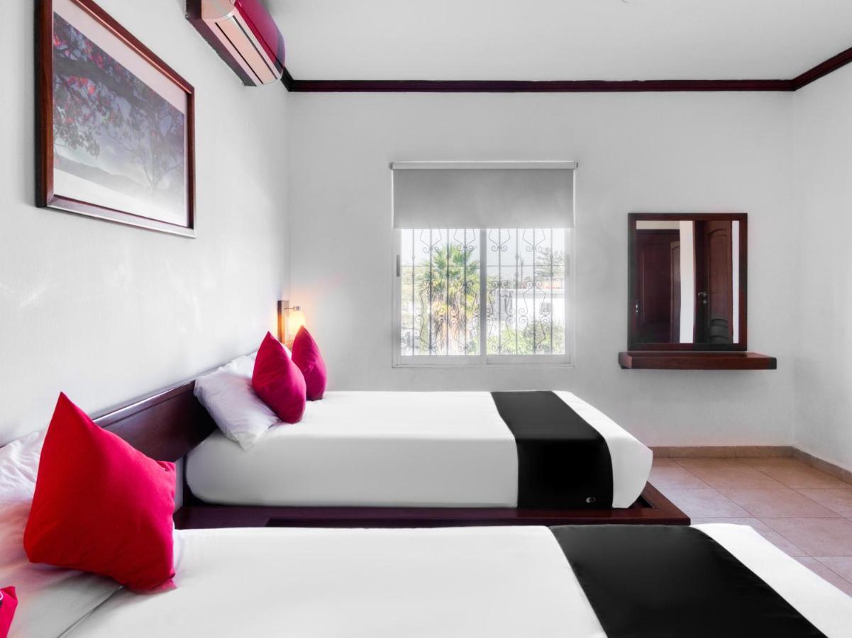 Monte Salerno Hotel & Suites Montemorelos Extérieur photo